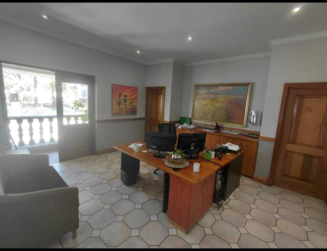 573M² OFFICE FOR SALE IN BRYANSTON